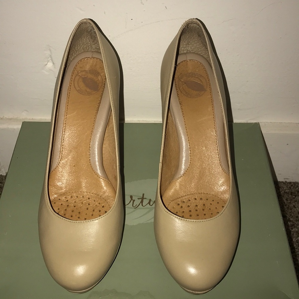 Classic tan heel
